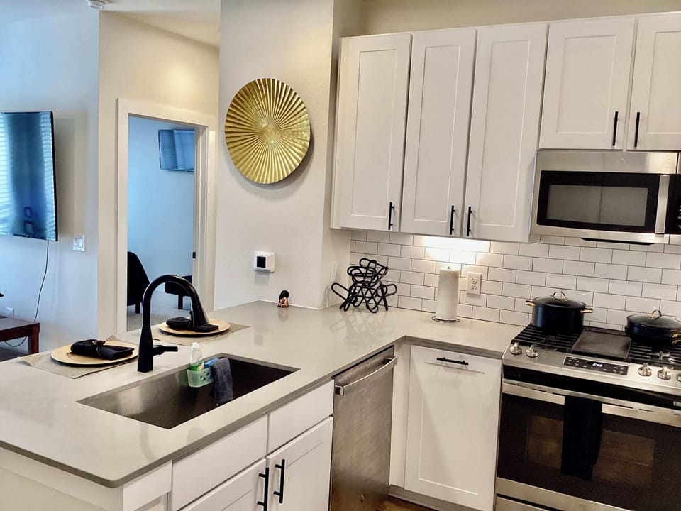Full kitchen 