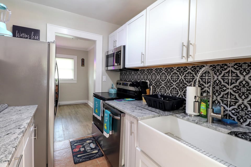 Kitchen with Farmhouse Sink