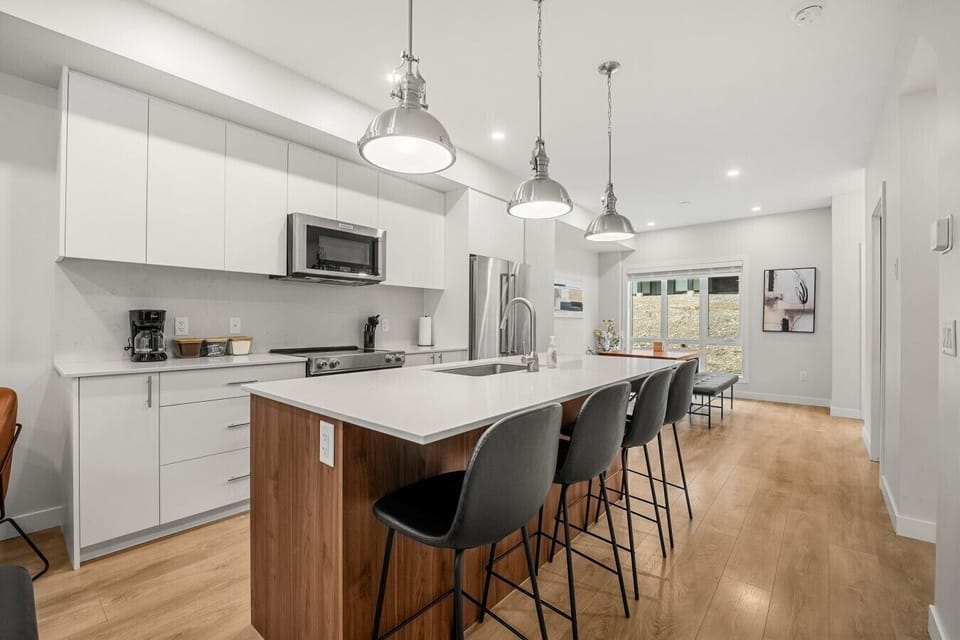 Full kitchen with a blender, griddle, slow cooker, drip coffee machine, ground coffee, tea, sugar and basic condiments (ketchup, mustard and relish.)