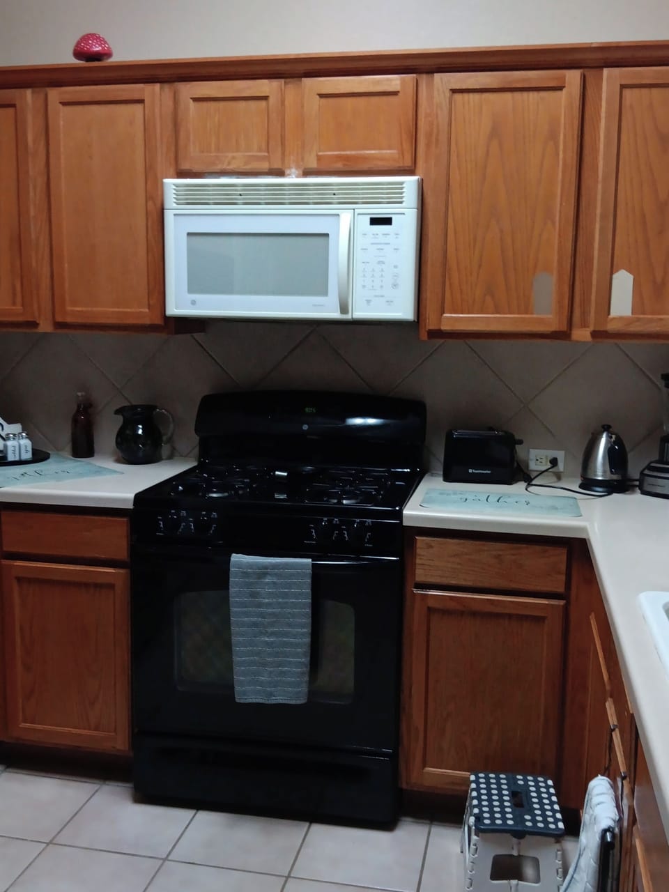 Another view of kitchen