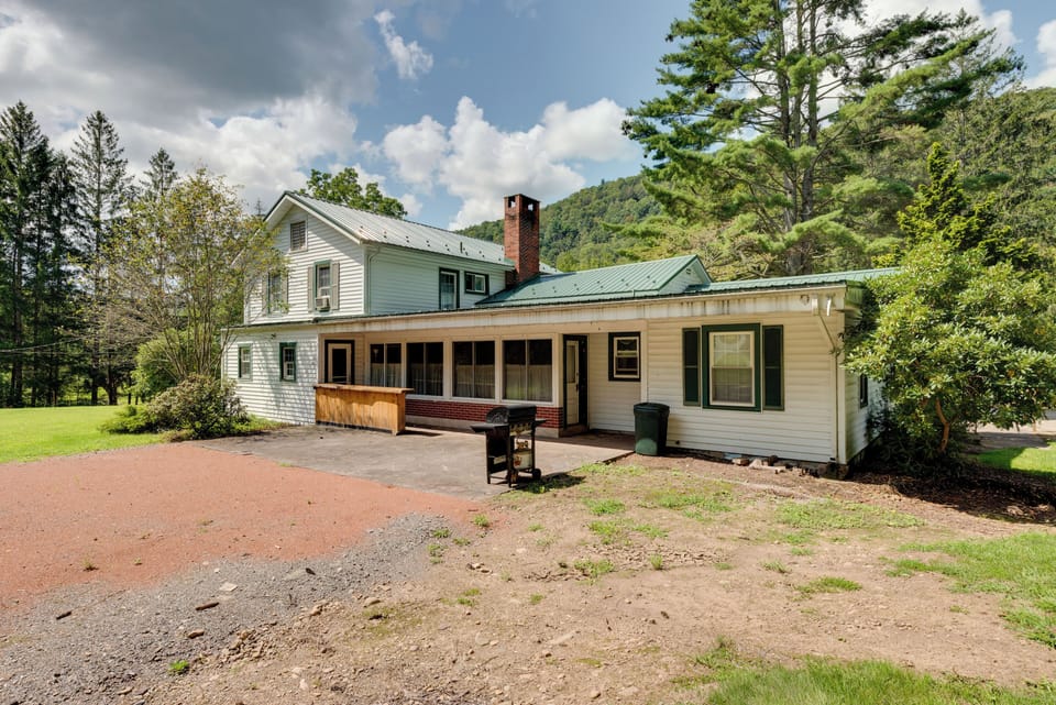 Home Exterior | Back Patio | Gas Grill