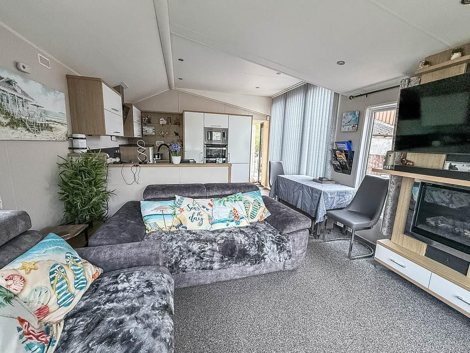 After a long day of fun at the nearby Scratby Beach, this space offers a stylish retreat for the whole family.
