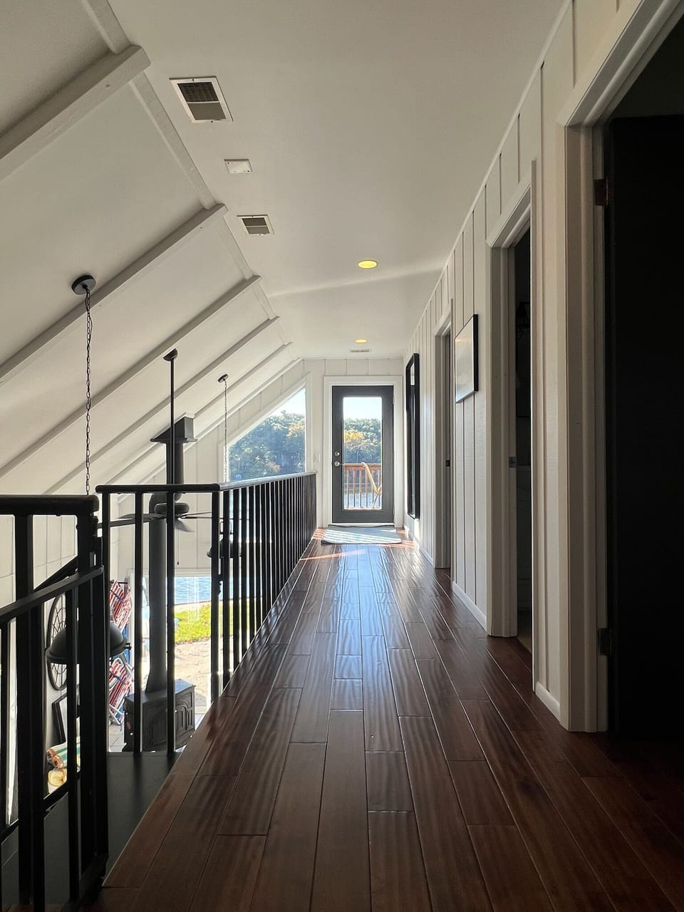 Upper hallway to bedrooms