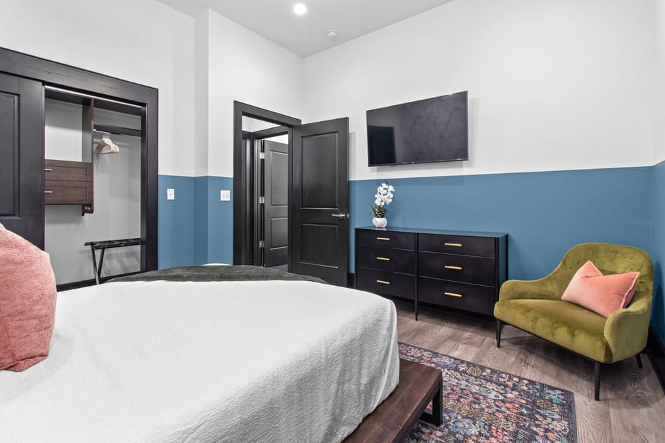 The guest bathroom includes fresh towels, a hairdryer, and complimentary toiletries. Conveniently located near the living area, it's stylish and practical—perfect for guests, families, or sharing during group stays at 888 Baronne.