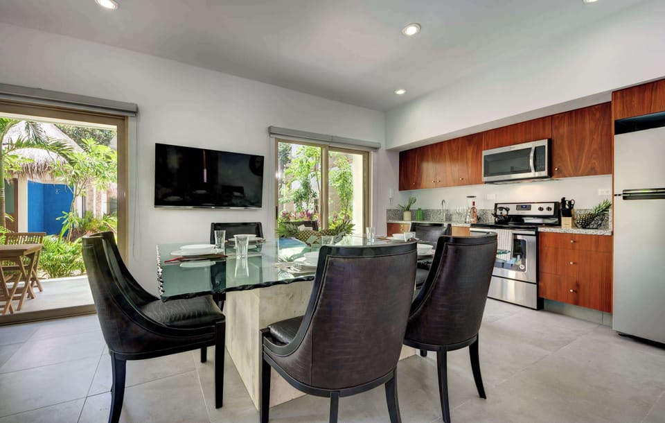 Dining Table & Kitchen