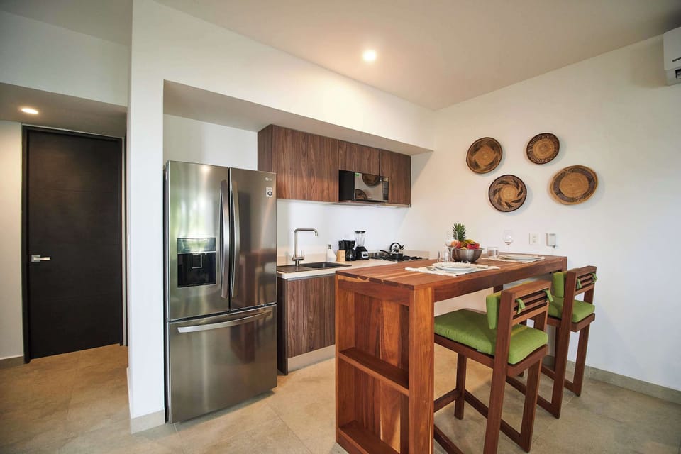 Fully Equipped Kitchen with Bar Counter