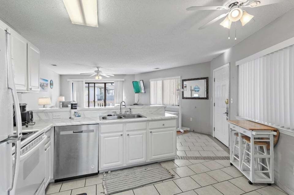 Full kitchen