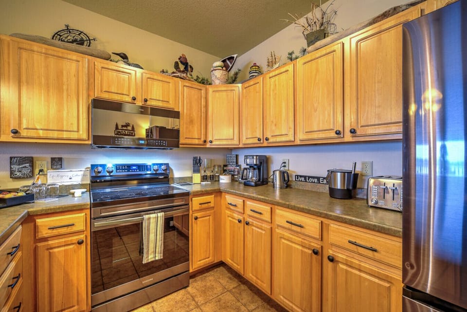 Full Kitchen | Well Equipped | Coffee, Tea, Cooking Essentials