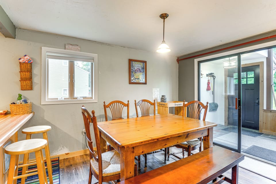 Dining Area | 1st Floor | Dishware/Flatware | Trash Bags/Paper Towels