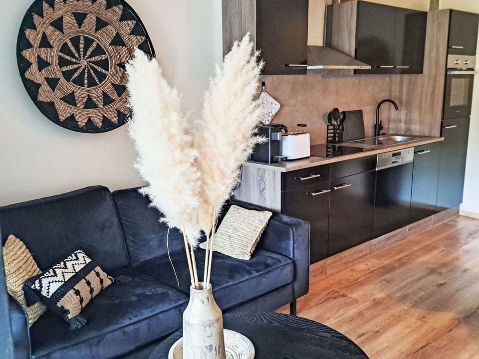 Property, Cabinetry, Interior Design, Wood, Floor, Countertop, Flooring, Wall, Comfort