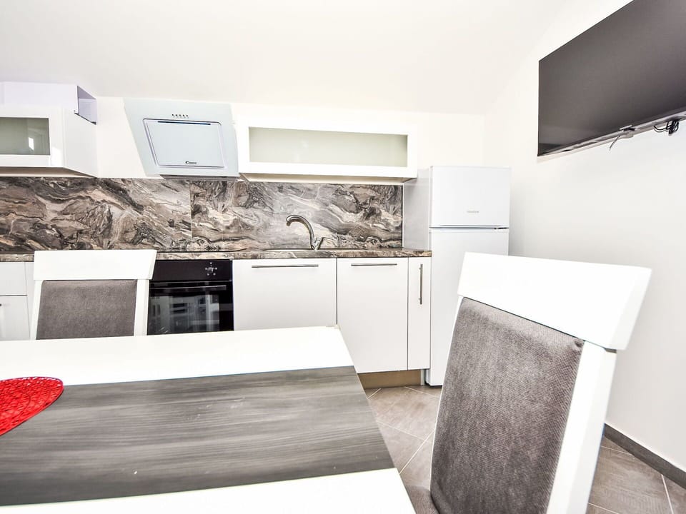 Property, Comfort, Cabinetry, Wood, Building, Lighting, Flooring, Floor, Living Room
