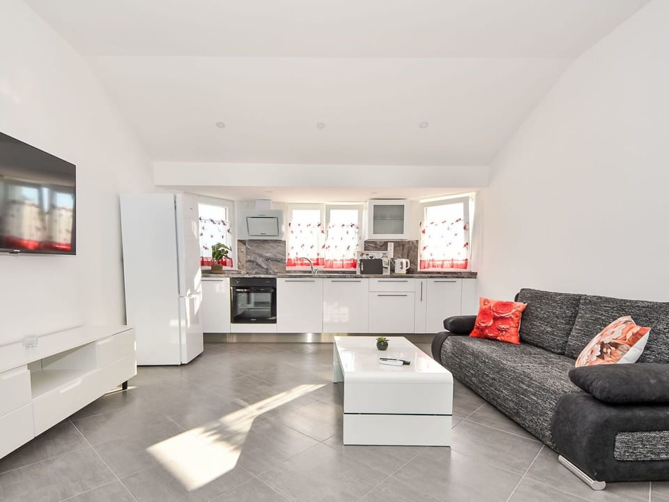 Couch, Picture Frame, Floor, Living Room, Flooring, Material Property, Real Estate, Hall, Television, Comfort