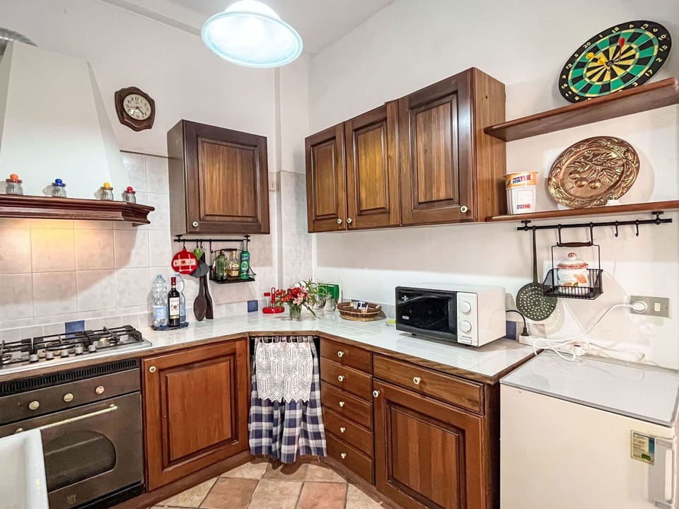 Cabinetry, Countertop, Property, Kitchen, Wood, Building, Drawer, Lighting, Kitchen Stove, Interior Design