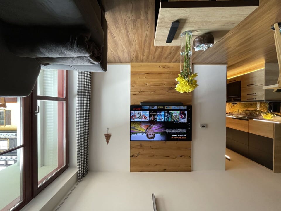 Building, Window, Wood, Interior Design, Flooring, Floor, House, Hall, Material Property, Hardwood