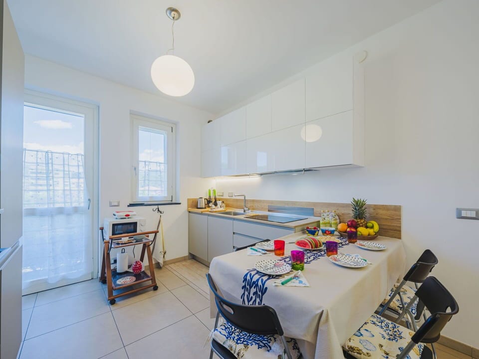 Table, Property, Building, Window, Interior Design, Chair, House, Floor, Flooring