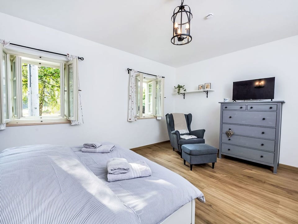 Furniture, Property, Cabinetry, Building, Window, Comfort, Drawer, Wood, Interior Design, Floor