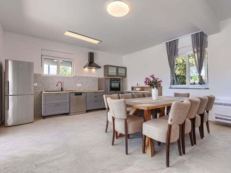 Sky, Property, Table, Furniture, Plant, Building, Chair, Interior Design, Shade, Tableware