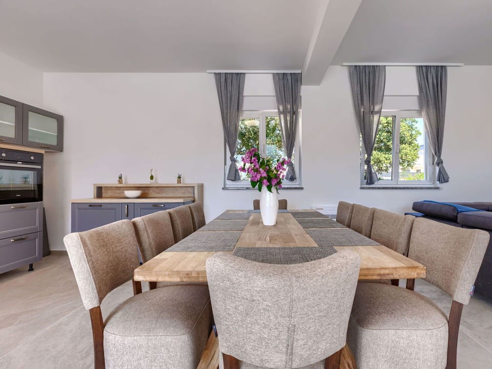 Sky, Property, Table, Furniture, Plant, Building, Chair, Interior Design, Shade, Tableware