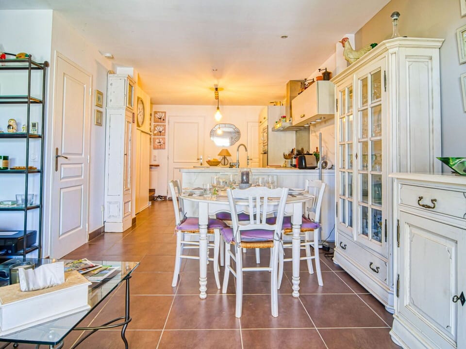 Property, Furniture, Table, Cabinetry, Chair, Interior Design, Wood, Flooring, Floor, Kitchen