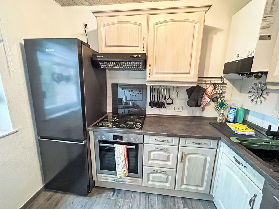 Cabinetry, Countertop, Kitchen Sink, Kitchen Appliance, Kitchen Stove, Kitchen, Home Appliance, Interior Design, Sink, Wood