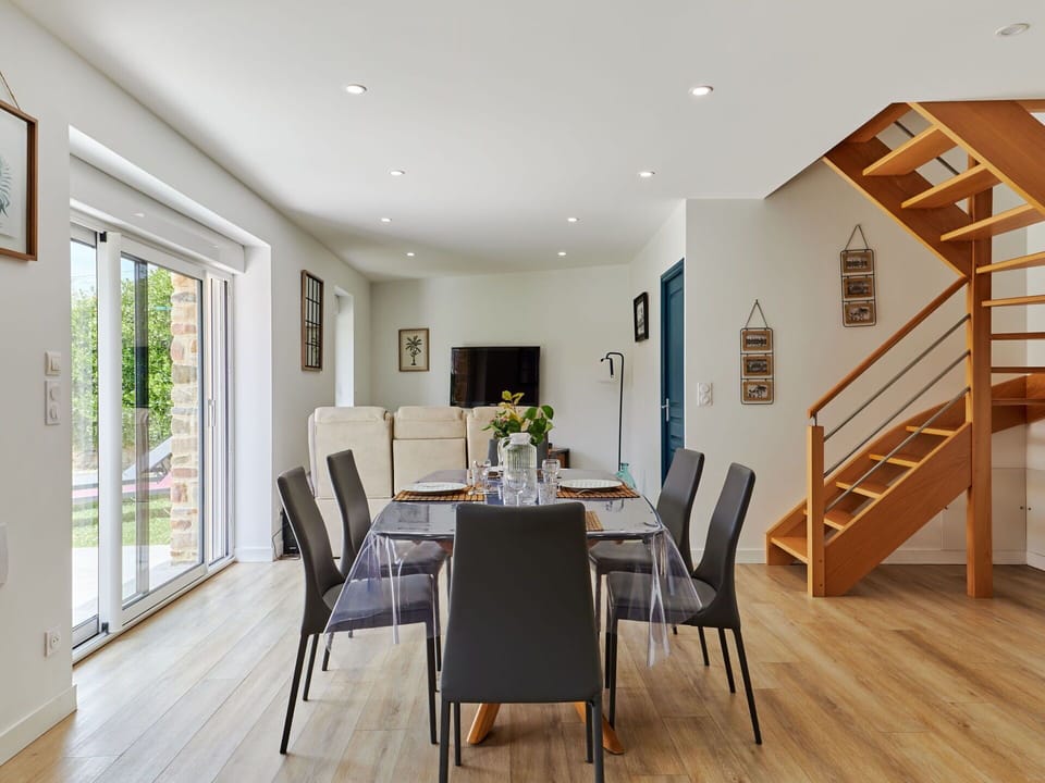 Furniture, Plant, Property, Table, Picture Frame, Chair, Wood, Lighting, Flooring, Interior Design