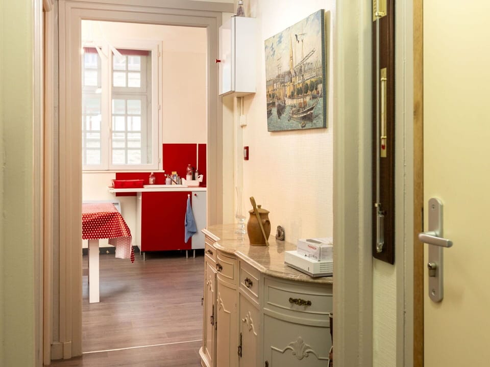 Cabinetry, Property, Furniture, Window, Building, Wood, Drawer, Interior Design, Chest Of Drawers