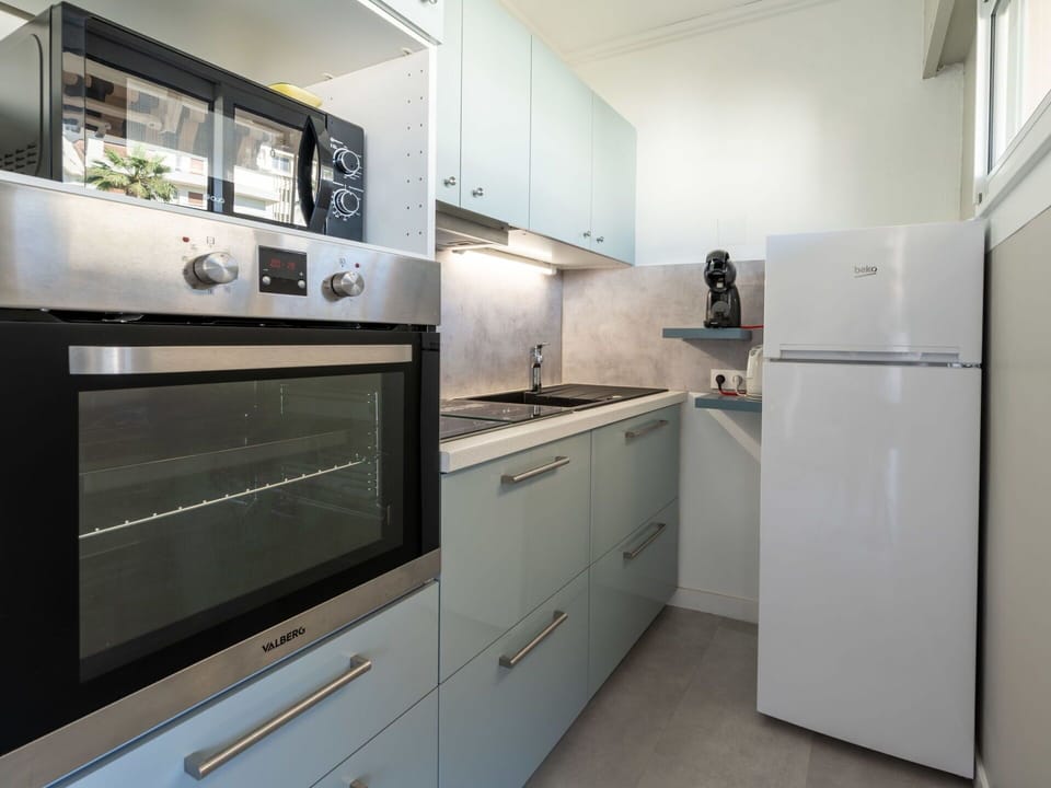 Cabinetry, Countertop, Kitchen Appliance, Building, Kitchen, Home Appliance, Kitchen Stove, Interior Design, House, Wood