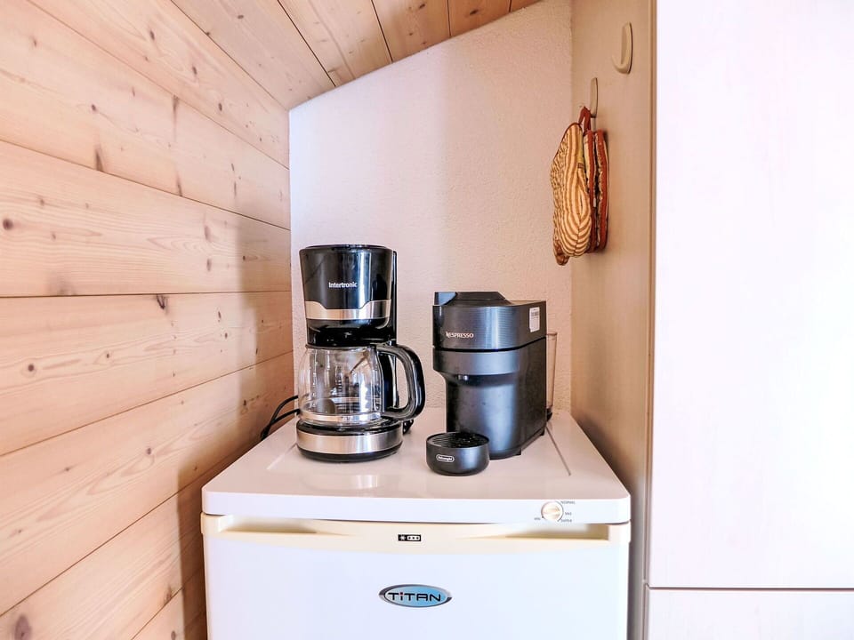 Property, Cabinetry, Building, Kitchen Appliance, Home Appliance, Kitchen, Wood, Interior Design, Floor, Shelving
