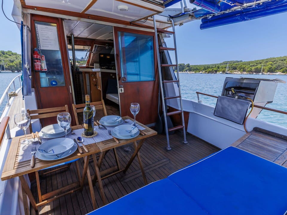 Property, Water, Boat, Watercraft, Naval Architecture, Blue, Azure, Window, Shade, Outdoor Furniture