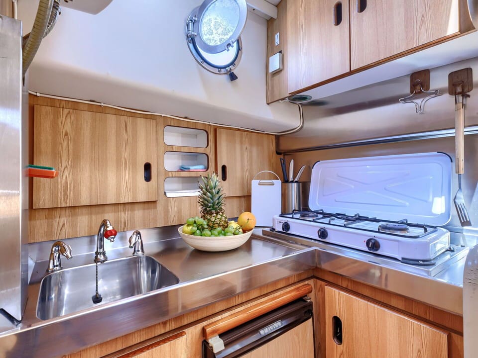 Cabinetry, Kitchen Sink, Property, Countertop, Sink, Tap, Wood, Interior Design, Kitchen Appliance, Kitchen Stove