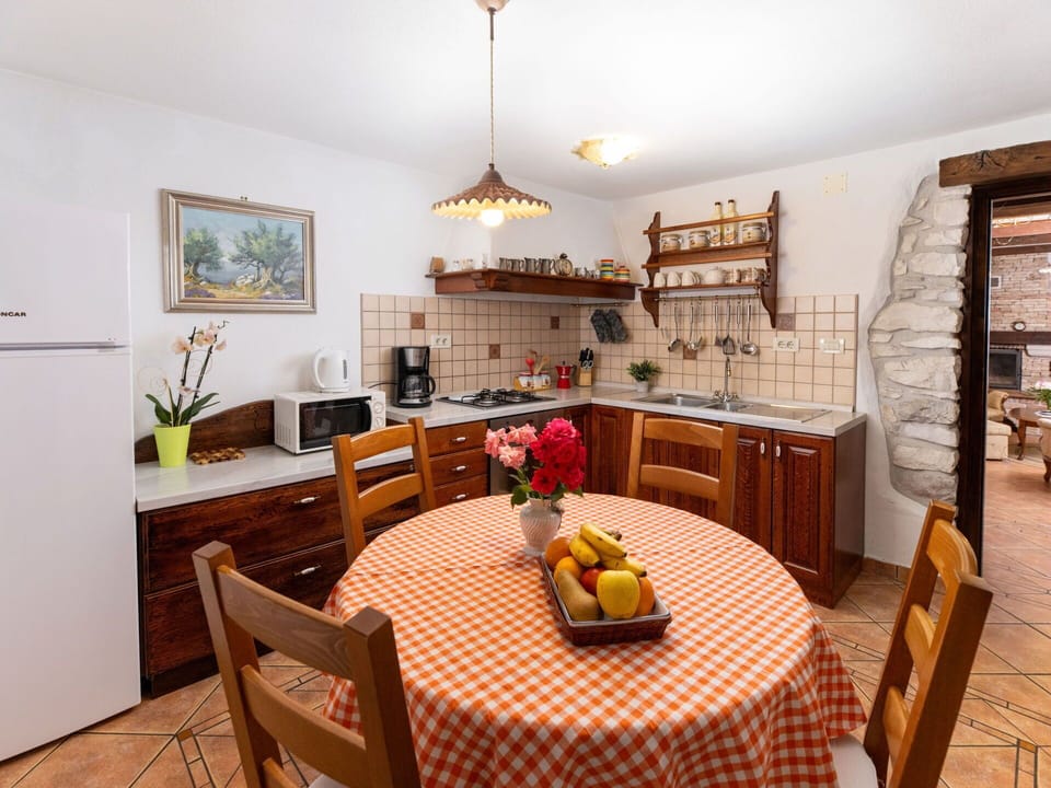 Table, Furniture, Property, Cabinetry, Picture Frame, Chair, Interior Design, Wood, Building, Houseplant
