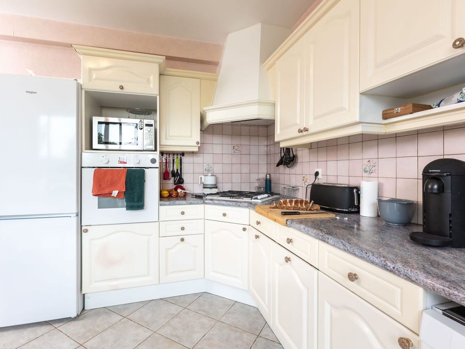 Cabinetry, Countertop, Property, Furniture, Kitchen Stove, Kitchen Appliance, Kitchen, Building, Wood, Interior Design