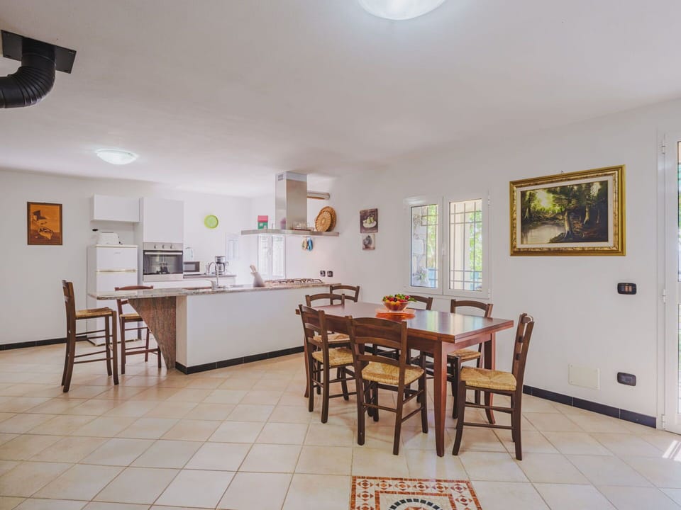 Cloud, Sky, Water, Daytime, Azure, Beach, Coastal And Oceanic Landforms, Natural Landscape, Horizon, Landscape