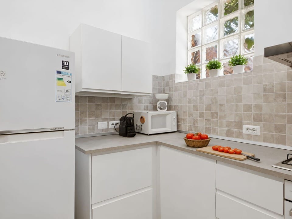Kitchen, Kitchen Appliance, Countertop, Major Appliance, Cabinetry, Flooring, Interior Design, Home Appliance, Floor, Kitchen Stove
