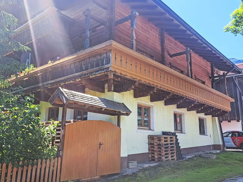 Building, Plant, Wood, House, Window, Shade, Cottage, Residential Area, Rural Area, Facade