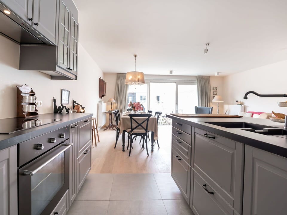 Countertop, Cabinetry, Property, Furniture, Kitchen, Drawer, Wood, Window, Lighting, Interior Design