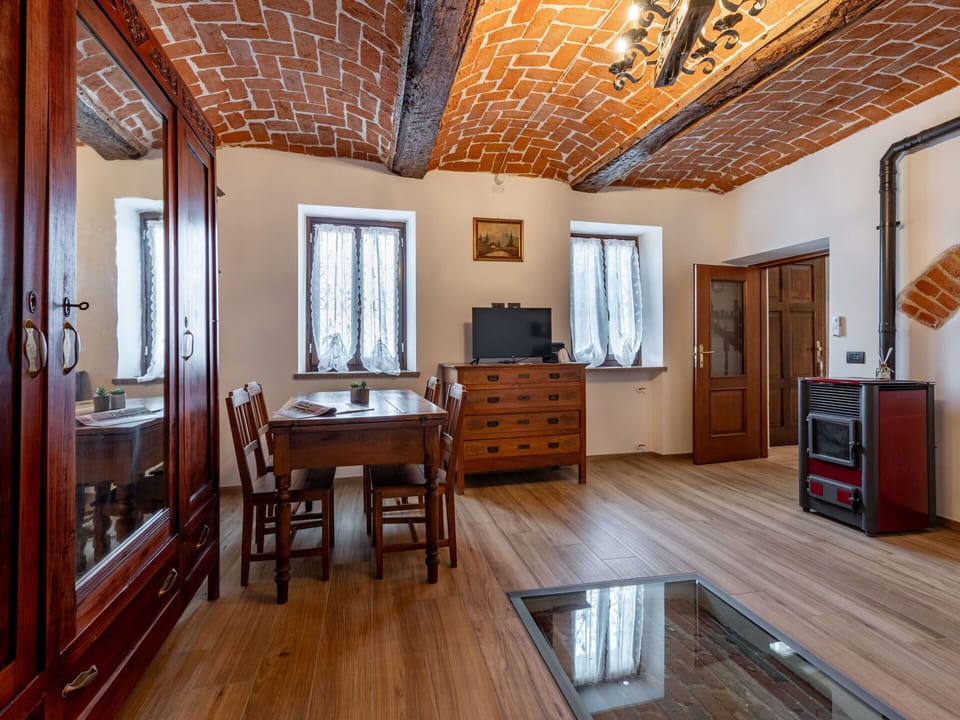 Property, Furniture, Table, Wood, Hall, Interior Design, Flooring, Window, Picture Frame, Floor
