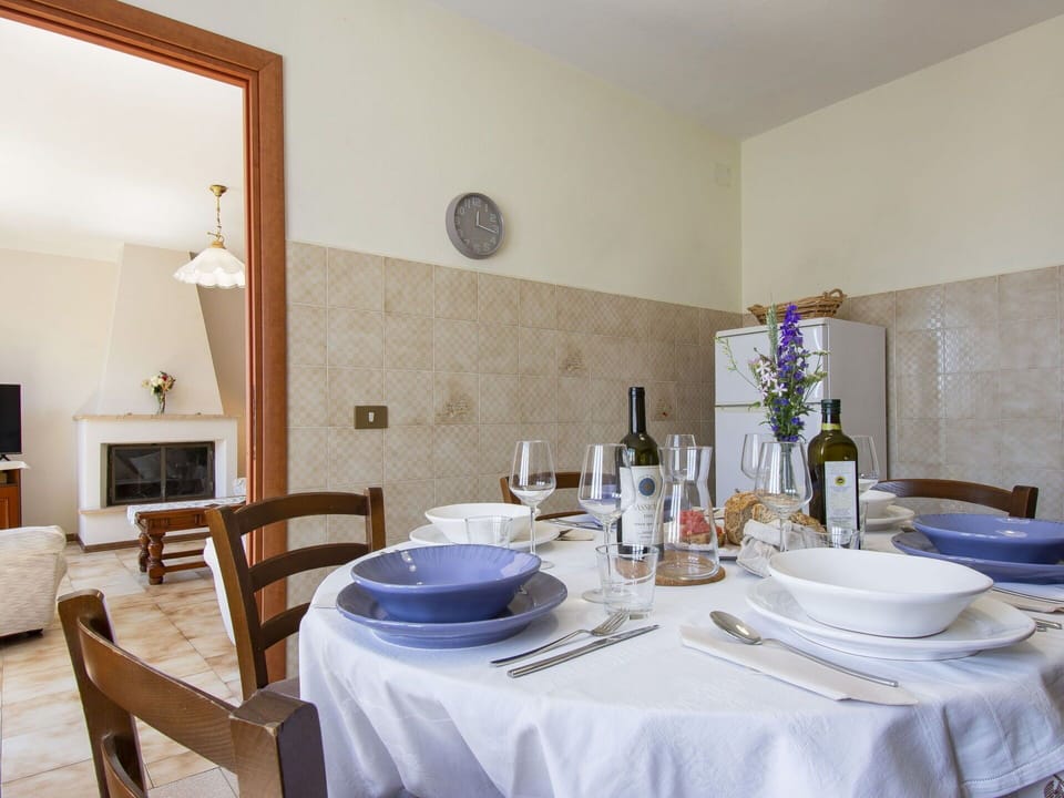 Table, Furniture, Tableware, Bottle, Azure, Tablecloth, Interior Design, Chair, Building, Real Estate