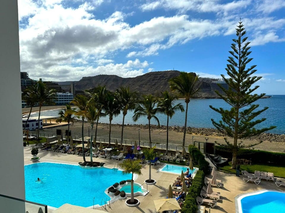 Water, Cloud, Sky, Plant, Blue, Swimming Pool, Azure, Mountain, Tree, Outdoor Furniture