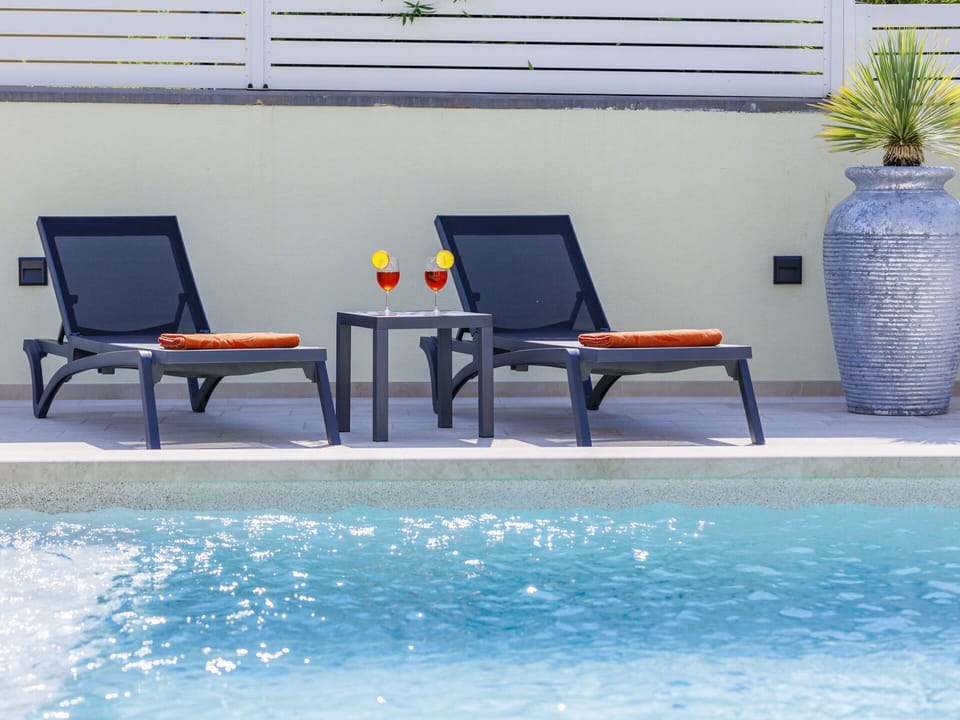 Water, Furniture, Property, Plant, Blue, Rectangle, Chair, Azure, Table, Outdoor Furniture