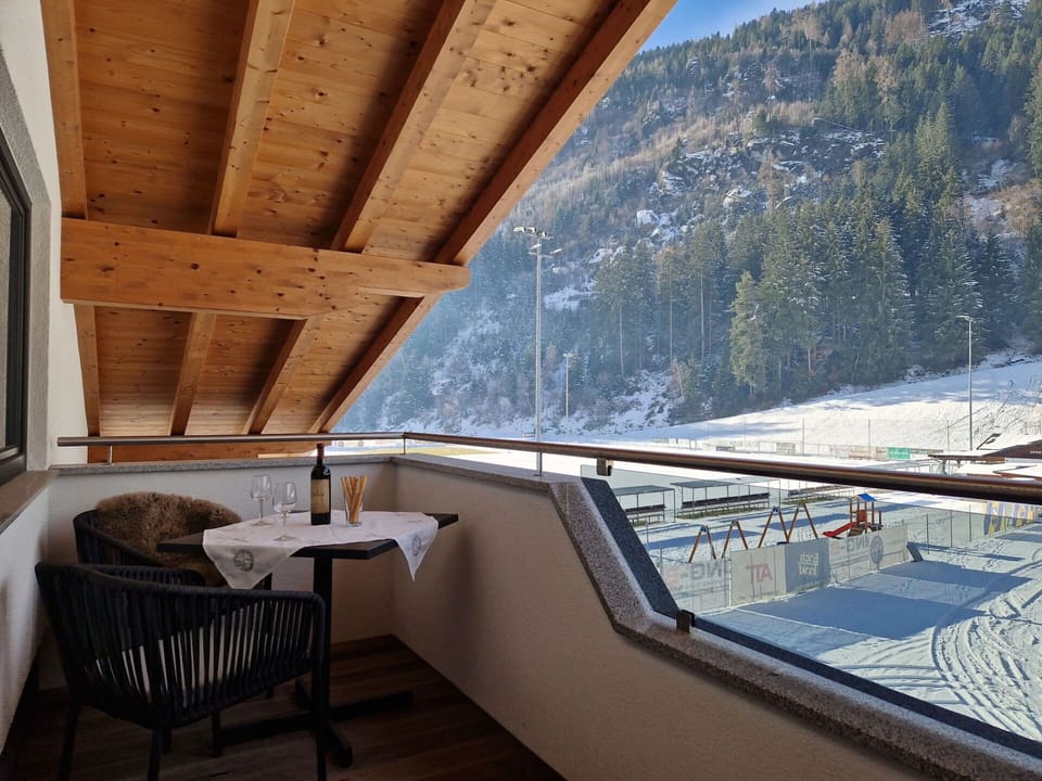 Mountain Range, Winter, Hardwood, Glacial Landform, Balcony, Alps, Wood Stain, Daylighting, Mountain Village, Penthouse Apartment