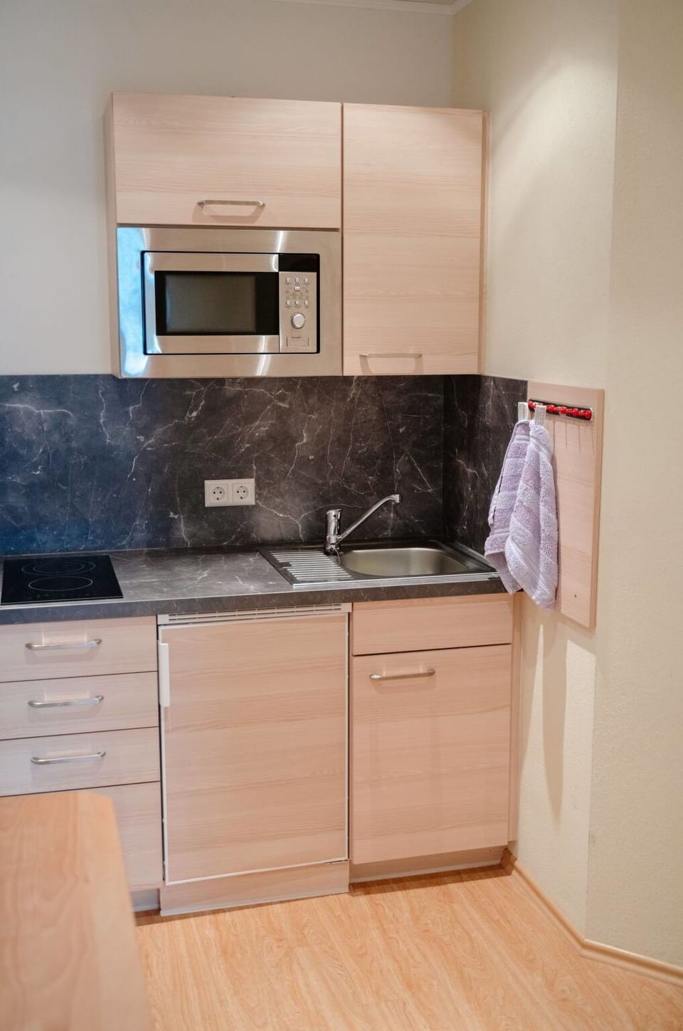 Cabinetry, Countertop, Sink, Building, Kitchen Sink, Kitchen, Wood, Kitchen Appliance, Kitchen Stove, Tap