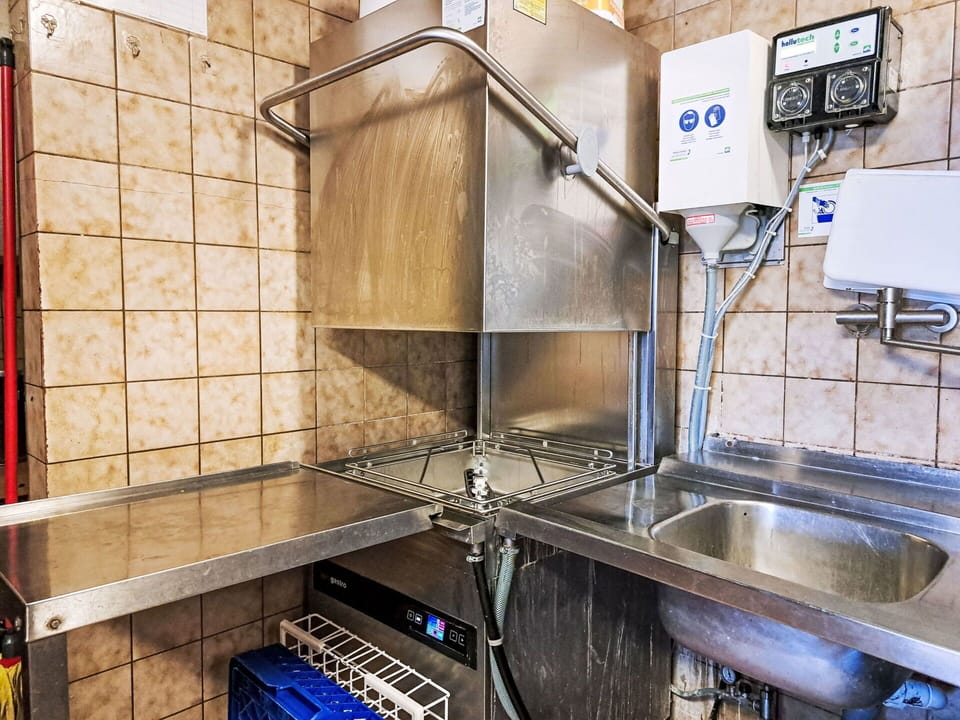 Plumbing, Plumbing Fixture, Sink, Ceiling, Tap, Countertop, Aluminium, Kitchen Sink, Major Appliance, Kitchen