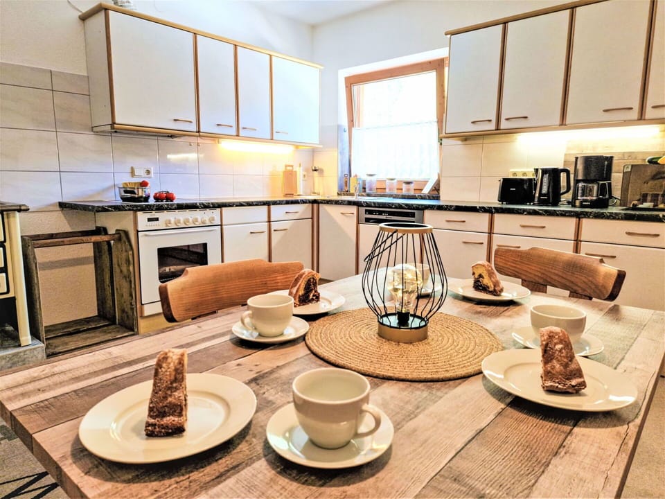 Property, Tableware, Cabinetry, Drinkware, Dishware, Countertop, Table, Interior Design, Kitchen, Cup