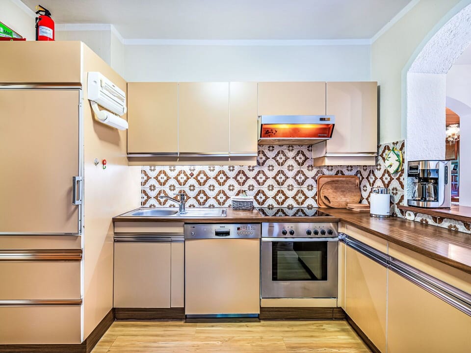 Kitchen, Kitchen Appliance, Major Appliance, Flooring, Countertop, Interior Design, Cabinetry, Floor, Home Appliance, Kitchen Stove