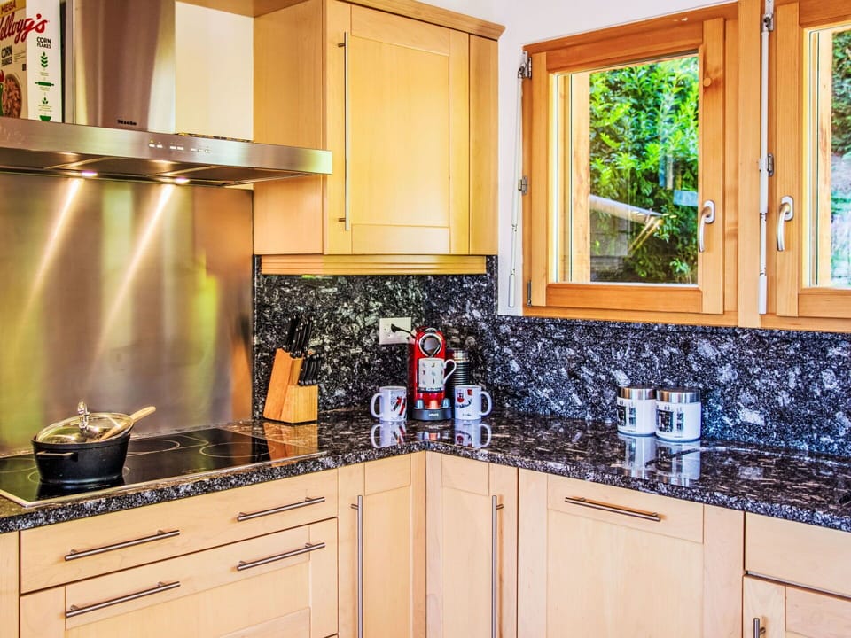 Table, Property, Building, Furniture, Water, Plant, Sky, Chair, Cloud, Seaside Resort