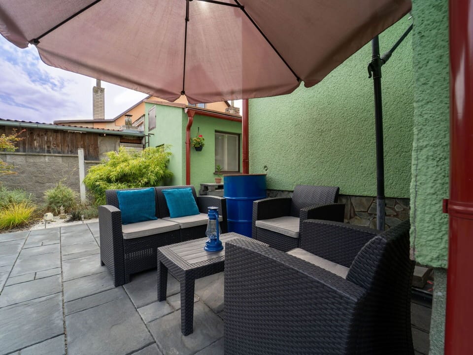 Sky, Plant, Cloud, Building, Window, Tree, Natural Landscape, Land Lot, House, Cottage