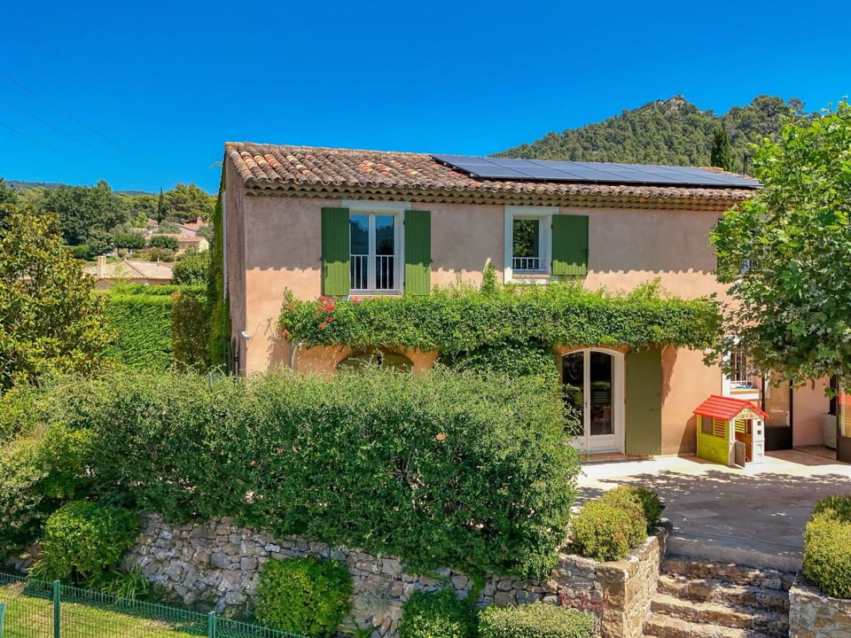 Sky, Snow, Mountain, Building, World, Slope, House, Natural Landscape, Freezing, Landscape