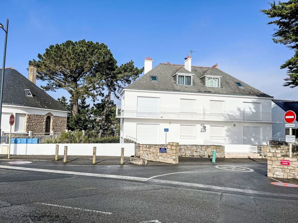 Road Surface, House, Residential Area, Home, Asphalt, Lane, Pole, Suburb, Driveway