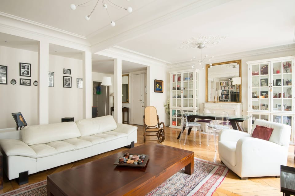 Sitting room-Apple tv, Tv, Dining table, Dining chair

